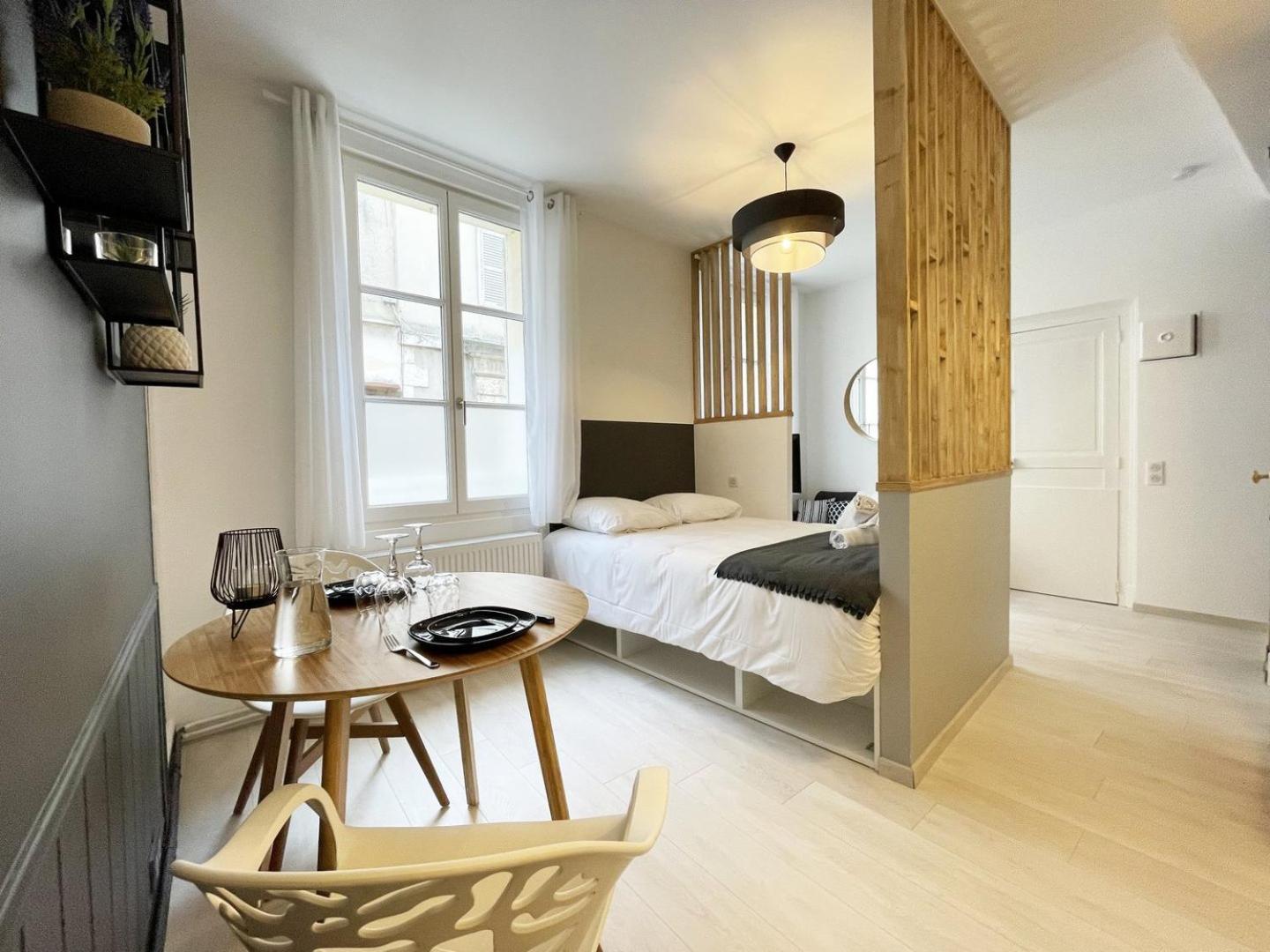 Le Saint Pierre Apartment Chartres Exterior photo